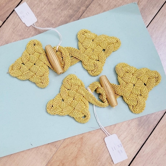 Vintage Mustard Cheerleading Coat Buttons - Picture 3 of 3